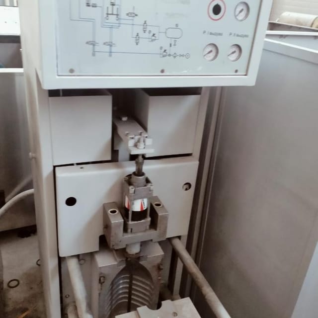 Полуавтомат выдува со станцией разогрева ВПМ-8 инв.1624