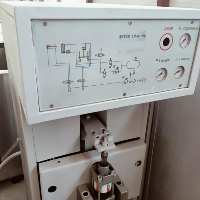 Полуавтомат выдува со станцией разогрева ВПМ-8 инв.1624