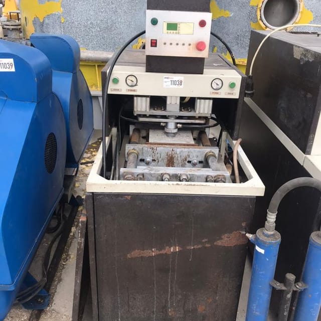 Полуавтомат выдува ПЭТ со станцией разогрева инв.11038