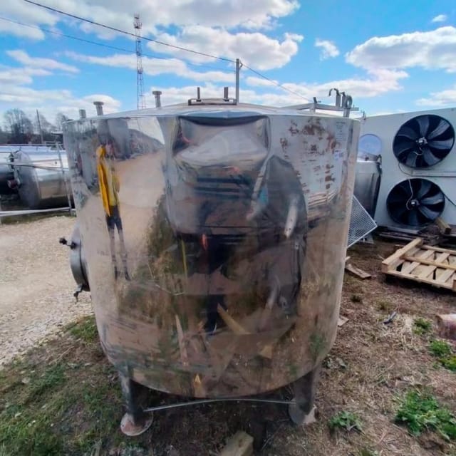 Емкость 2м3 с боковым люком инв.9065