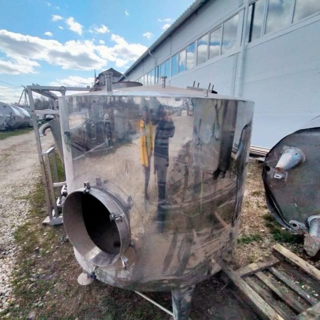 Емкость 2м3 с боковым люком инв.9065