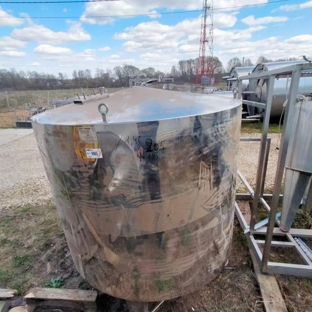 Емкость 2м3 с боковым люком инв.9065