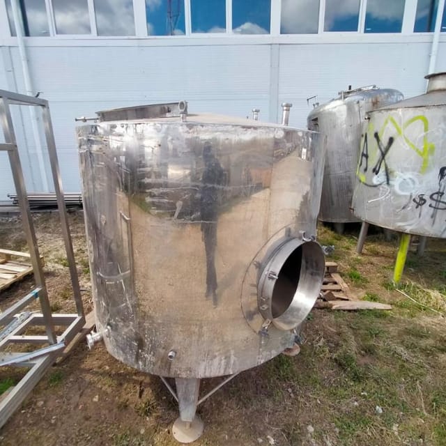 Емкость 2м3 с боковым люком инв.9065