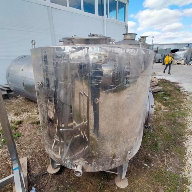 Емкость 2м3 с боковым люком инв.9065