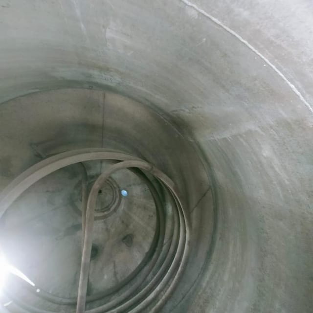 Емкость с конусом 8куб. инв.8375