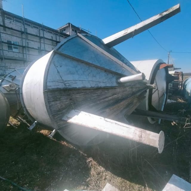 Емкость с конусом 8куб. инв.8375