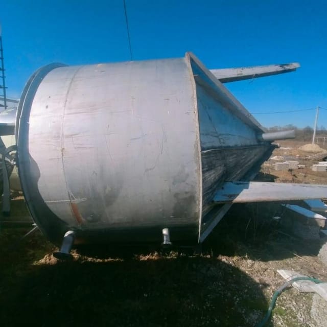 Емкость с конусом 8куб. инв.8375