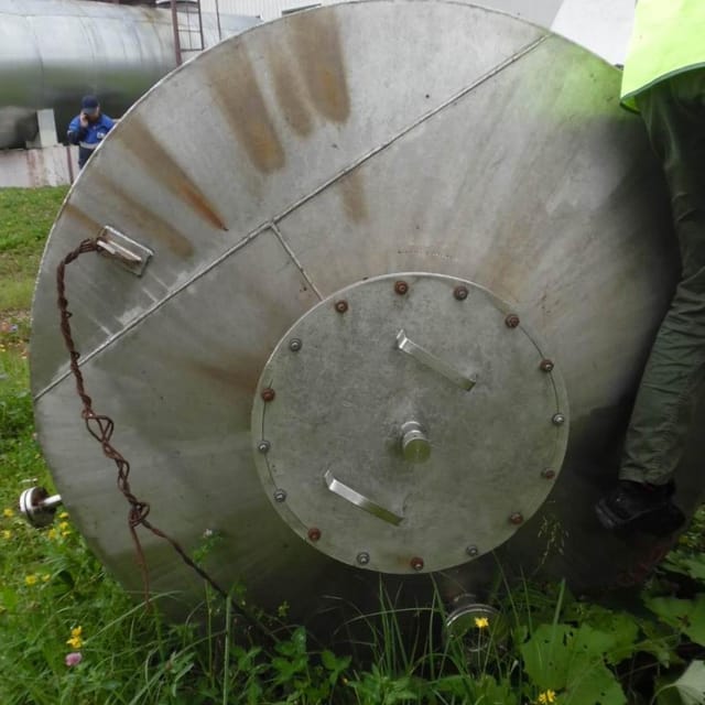 Емкость 4м3 .нерж коническое дно е.1959