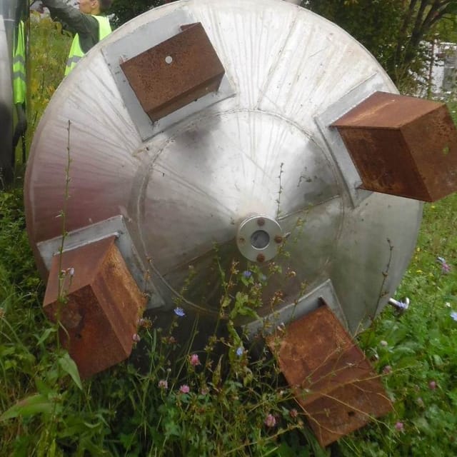 Емкость 4м3 .нерж коническое дно е.1959