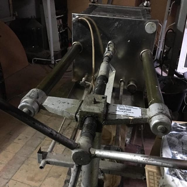 Фильтр-пресс, пластины 40х40, ручной прижим.