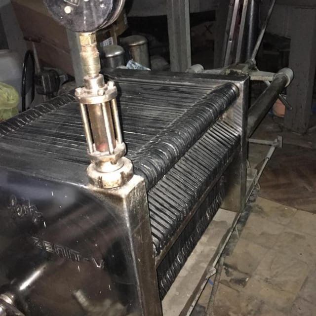 Фильтр-пресс, пластины 40х40, ручной прижим.