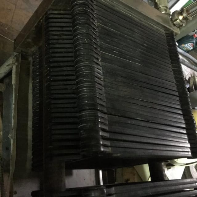 Фильтр-пресс, пластины 40х40, ручной прижим.