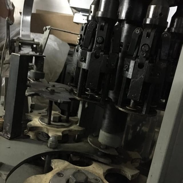 Автоматическая укупорочная машина  Д9-ВАУ