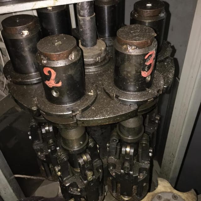 Автоматическая укупорочная машина  Д9-ВАУ