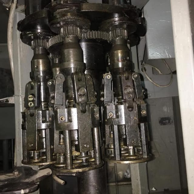 Автоматическая укупорочная машина  Д9-ВАУ