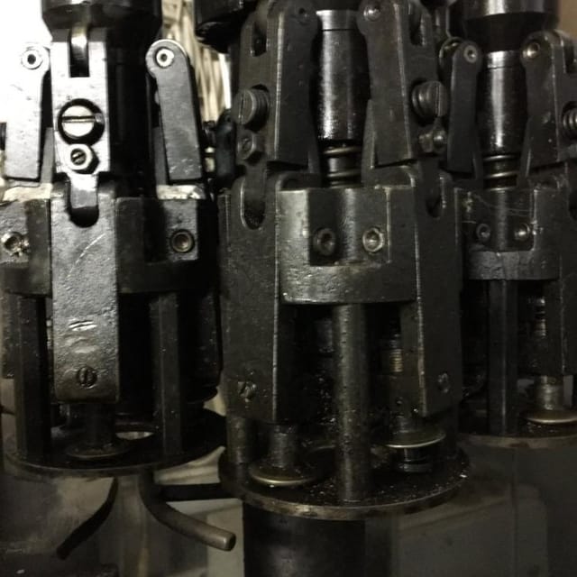 Автоматическая укупорочная машина  Д9-ВАУ