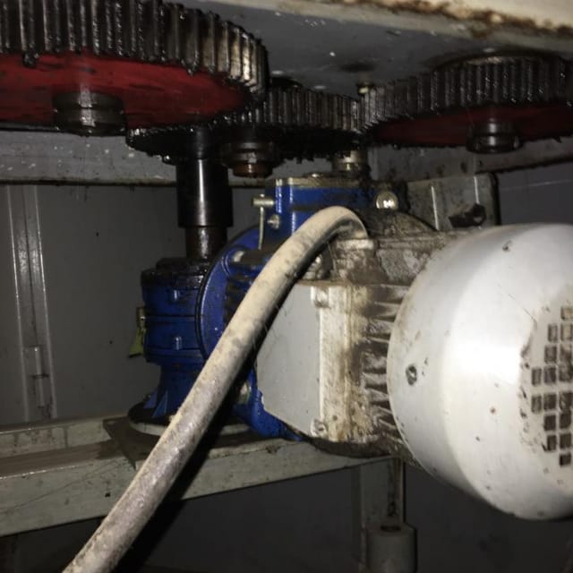 Автоматическая укупорочная машина  Д9-ВАУ