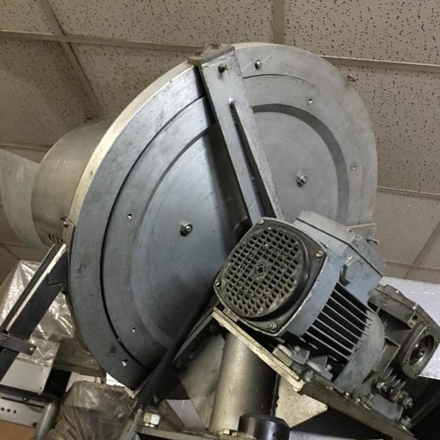 Автоматическая укупорочная машина  Д9-ВАУ