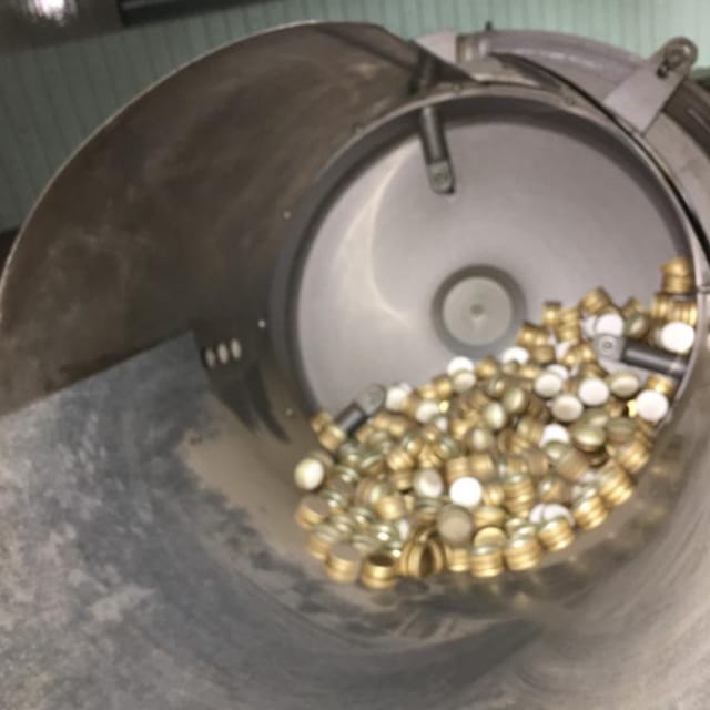 Автоматическая укупорочная машина  Д9-ВАУ