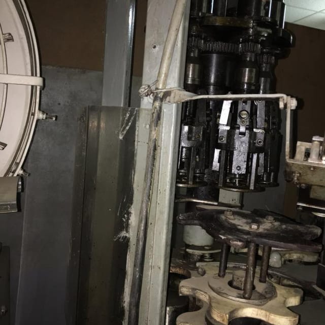 Автоматическая укупорочная машина  Д9-ВАУ