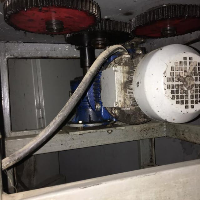 Автоматическая укупорочная машина  Д9-ВАУ