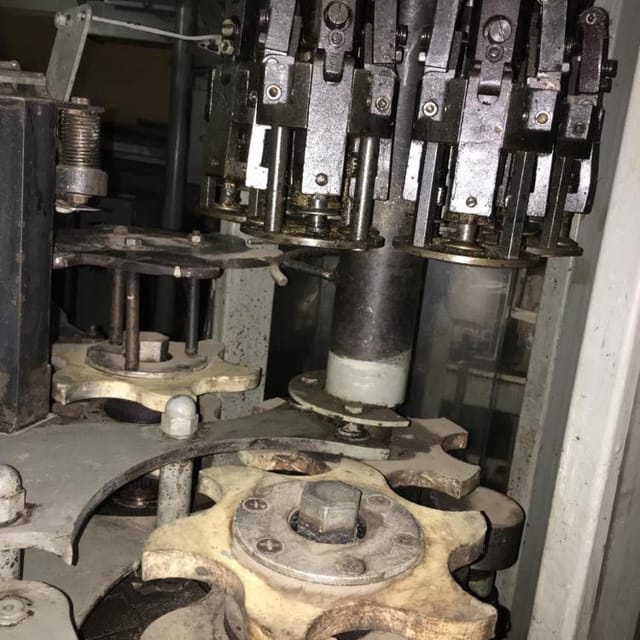 Автоматическая укупорочная машина  Д9-ВАУ