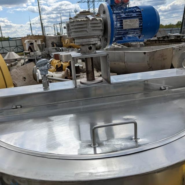 Емкость 0,7м3 нержавейка,с рубашкой и мешалкой е.989