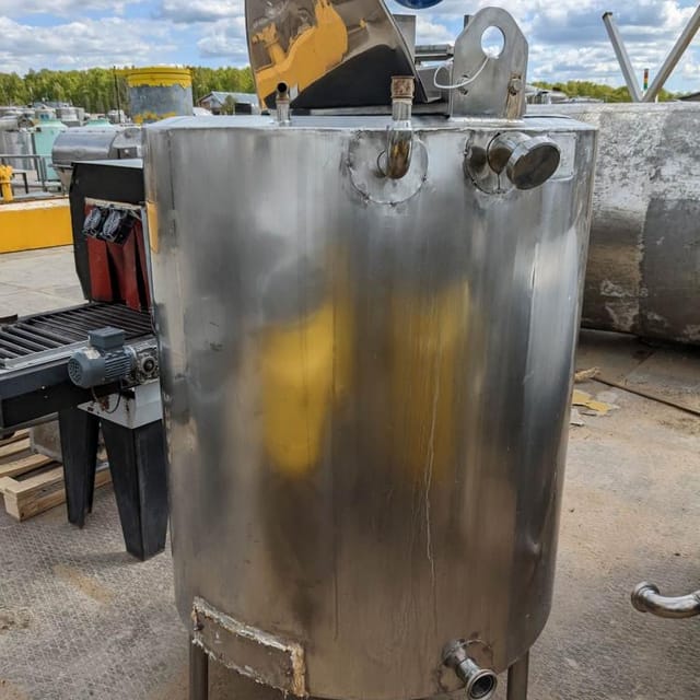 Емкость 0,7м3 нержавейка,с рубашкой и мешалкой е.989