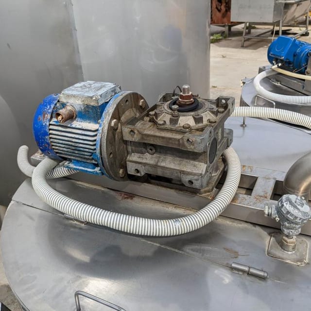 Емкость 350л с рубашкой и мешалкой