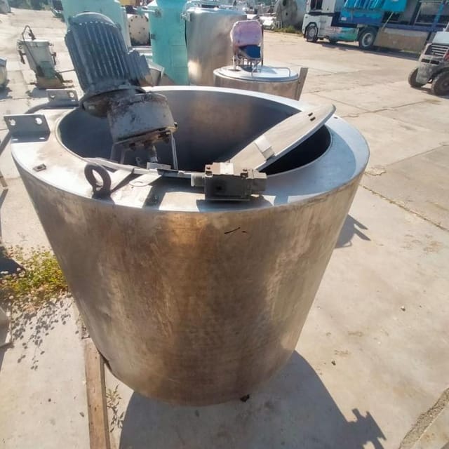 Емкость 350л с рубашкой и мешалкой инв.10686