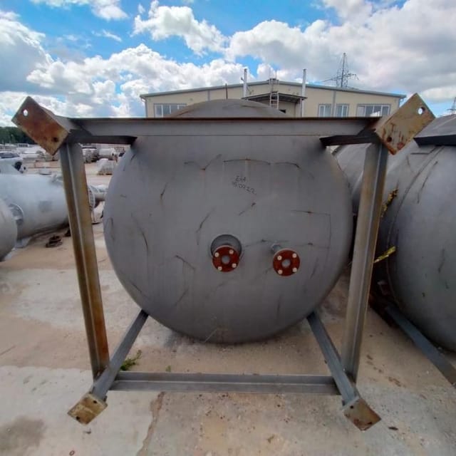 Реактор стальной 6000л е.2014