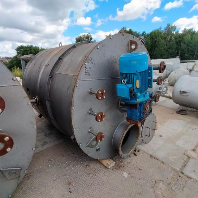 Реактор стальной 6000л е.2014