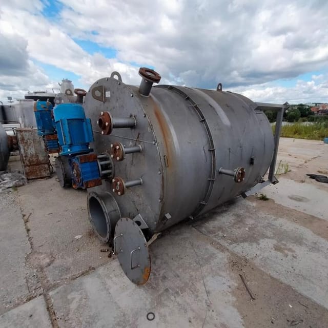 Реактор стальной 6000л е.2014