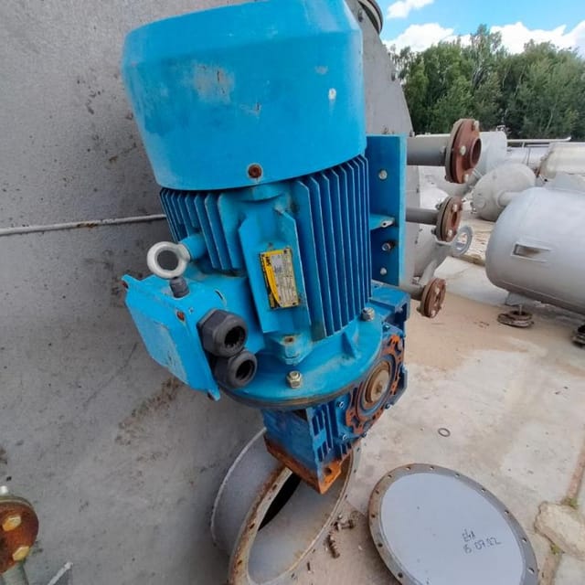 Реактор стальной 6000л е.2014