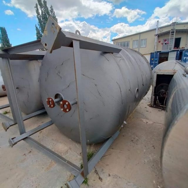 Реактор стальной 6000л е.2015