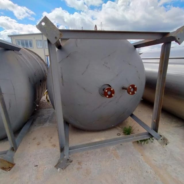 Реактор стальной 6000л е.2015