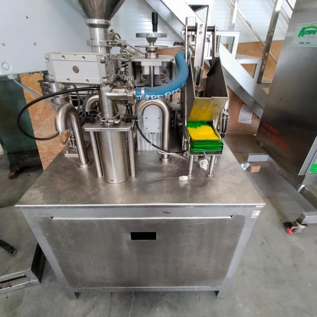 Фасовщик  жидких и густых продуктов в пакеты Дойпак е.2002