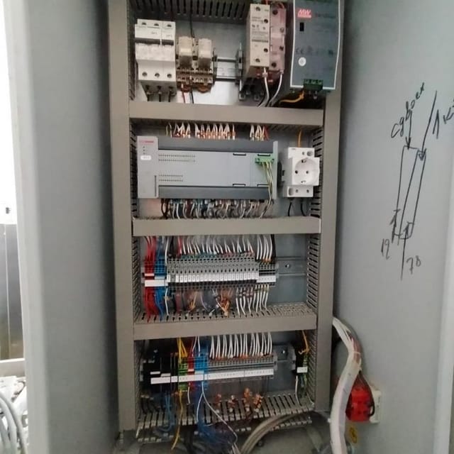 Фасовщик  жидких и густых продуктов в пакеты Дойпак е.2002