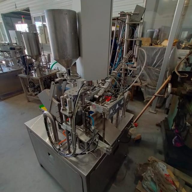 Фасовщик  жидких и густых продуктов в пакеты Дойпак е.2002