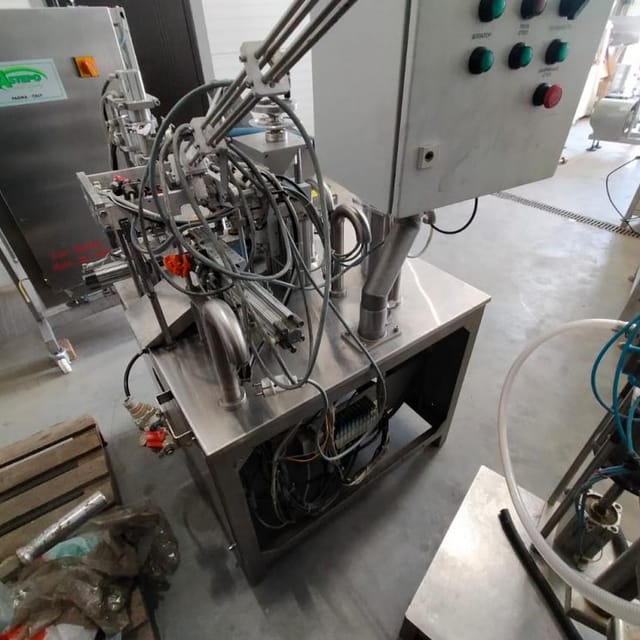 Фасовщик  жидких и густых продуктов в пакеты Дойпак е.2002