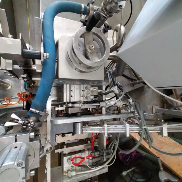 Фасовщик  жидких и густых продуктов в пакеты Дойпак е.2002