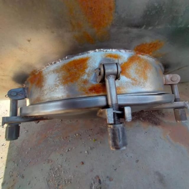 Емкости 1200л с конусом инв.7549