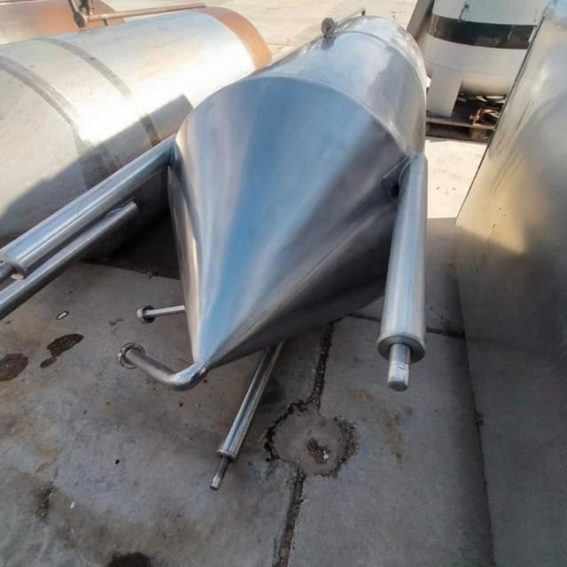 Емкости 1200л с конусом инв.7549