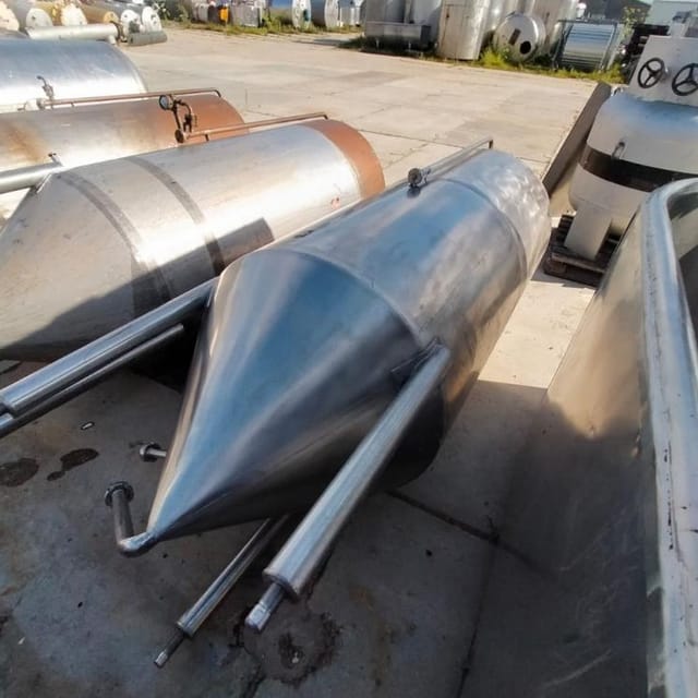 Емкости 1200л с конусом инв.7549