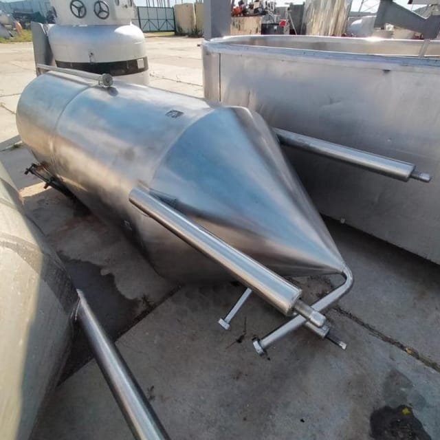 Емкости 1200л с конусом инв.7549