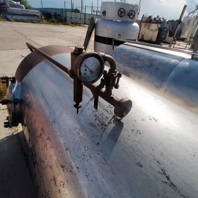 Емкость с конусом 1200л инв.7599