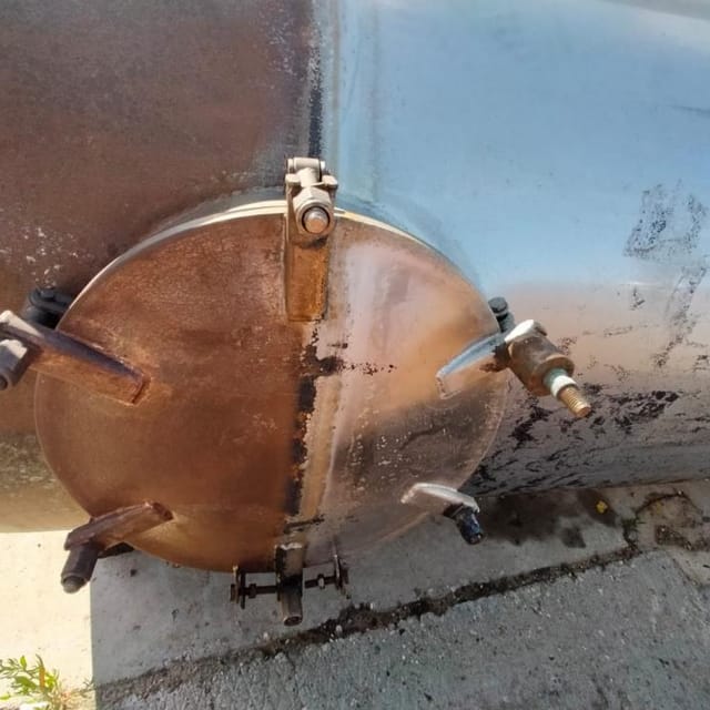 Емкость с конусом 1200л инв.7599