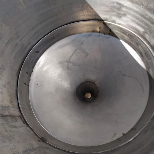 Емкость конус 700л инв.7254