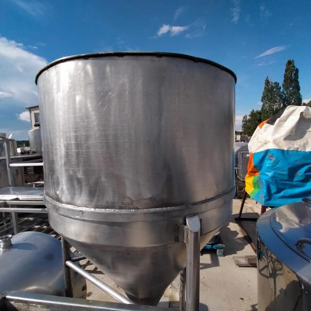 Емкость конус 700л инв.7254