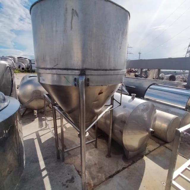 Емкость конус 700л инв.7254